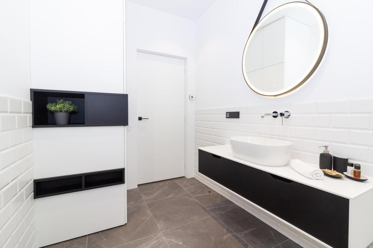 Cohost I Oldtown 60M2 Apt W-Garage Parking, Balcony & Self Check-In ヴィリニュス エクステリア 写真
